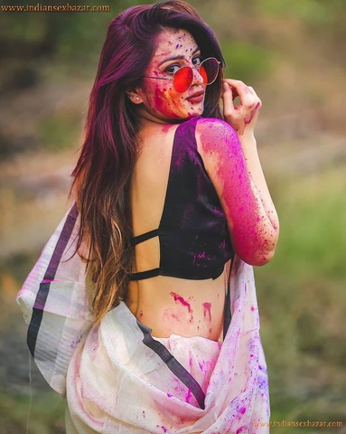 Sexy Indian Women Holi Colorful Photos होली के दिन माँ को चाचा ने रगड़ा रंग लगाने के बहाने Hot Pictures 26