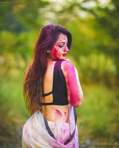 Sexy Indian Women Holi Colorful Photos होली के दिन माँ को चाचा ने रगड़ा रंग लगाने के बहाने Hot Pictures 27