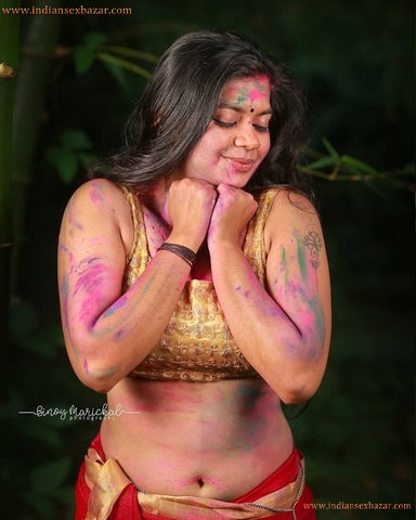 Sexy Indian Women Holi Colorful Photos होली के दिन माँ को चाचा ने रगड़ा रंग लगाने के बहाने Hot Pictures 9