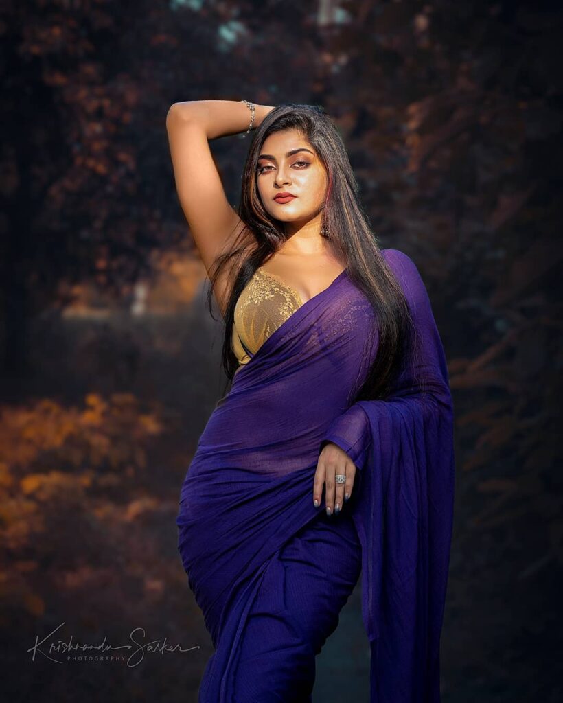 Very-Beautiful-Indian-Girls-in-Blue-Saree-and-Sleeveless-Blouse-Hot-HD-Pictures-2