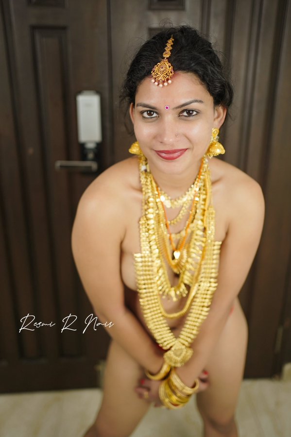 Malayalam-Model-Resmi-R-Nair-Sensual-Nude-Photos-Big-Boobs-Withouth-Bra-Porno-4