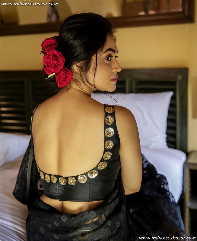 latest-blouse-designs-images-28