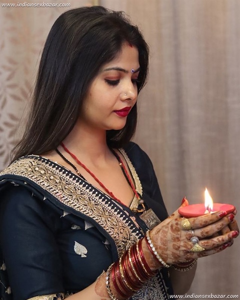 दिवाली-पर-भाई-ने-मेरी-चूत-और-गांड-में-पटाखे-फोड़े-बहुत-दर्द-हुआ-XXX-हिंदी-सेक्स-कहानी-3