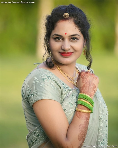 सेक्सी-भाभी-को-घोड़ी-बनाकर-खतरनाक-तरीके-से-चोदा-भैया-के-टूर-के-दौरान-हिंदी-सेक्स-कहानी-2