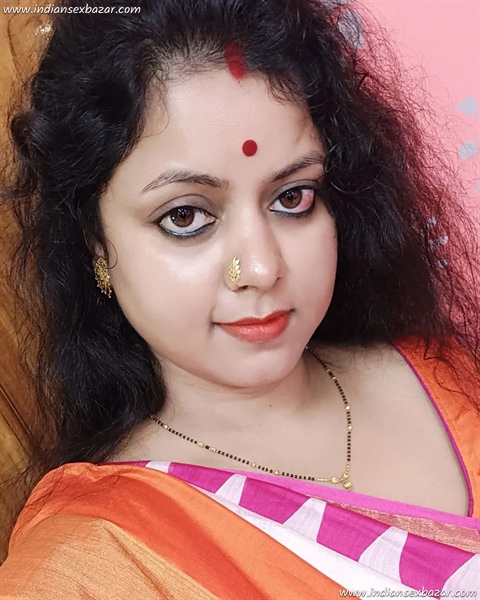 माँ-की-उम्र-की-शादीशुदा-सेल्स-गर्ल-की-बुर-का-भोसड़ा-बनाया-नई-XXX-हिंदी-सेक्स-स्टोरी-फ्री-3