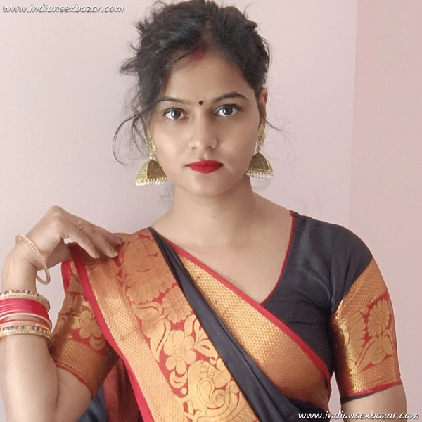 पड़ोसन-भाभी-को-ब्लू-फिल्म-दिखाने-के-बाद-चोदा-अपने-बच्चे-की-माँ-बनाया-हिंदी-सेक्स-कहानी-2