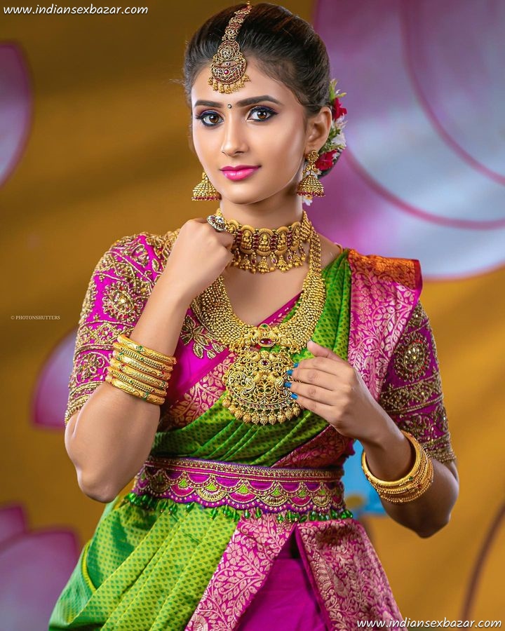 Beautiful-Chennai-Bride-in-Lehenga-Choli-Full-HD-Pics-Bridal-Makeup-Dress-Jewellery-3