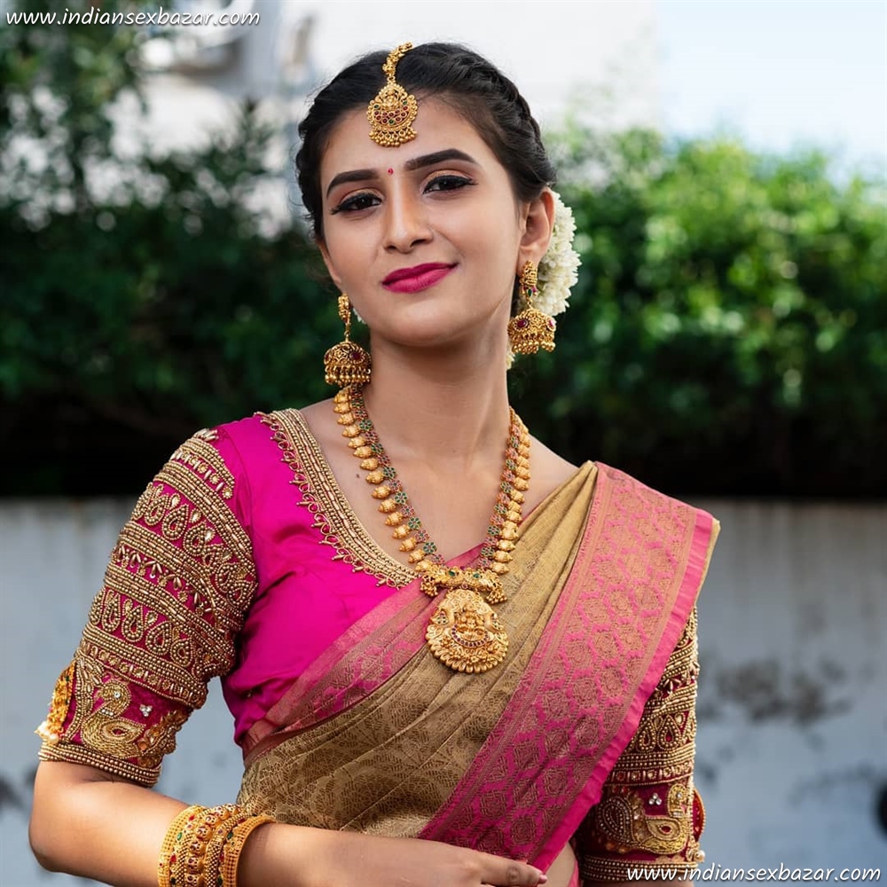 Beautiful-Chennai-Bride-in-Lehenga-Choli-Full-HD-Pics-Bridal-Makeup-Dress-Jewellery-6