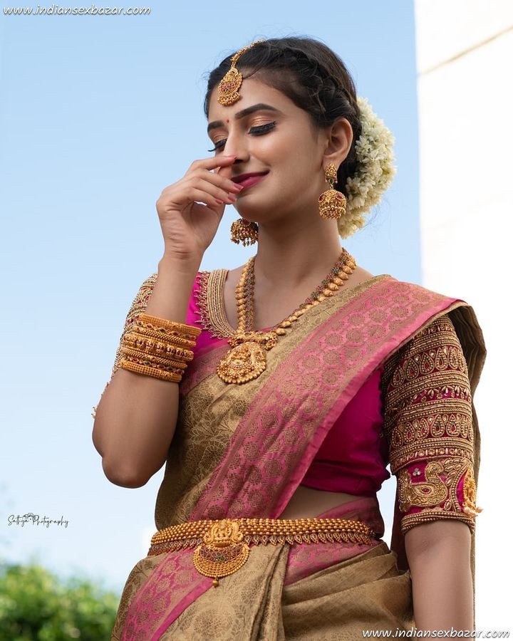 Sexy-Chennai-Bride-in-Saree-Blouse-Full-HD-Pics-Bridal-Makeup-Dress-Jewellery-1