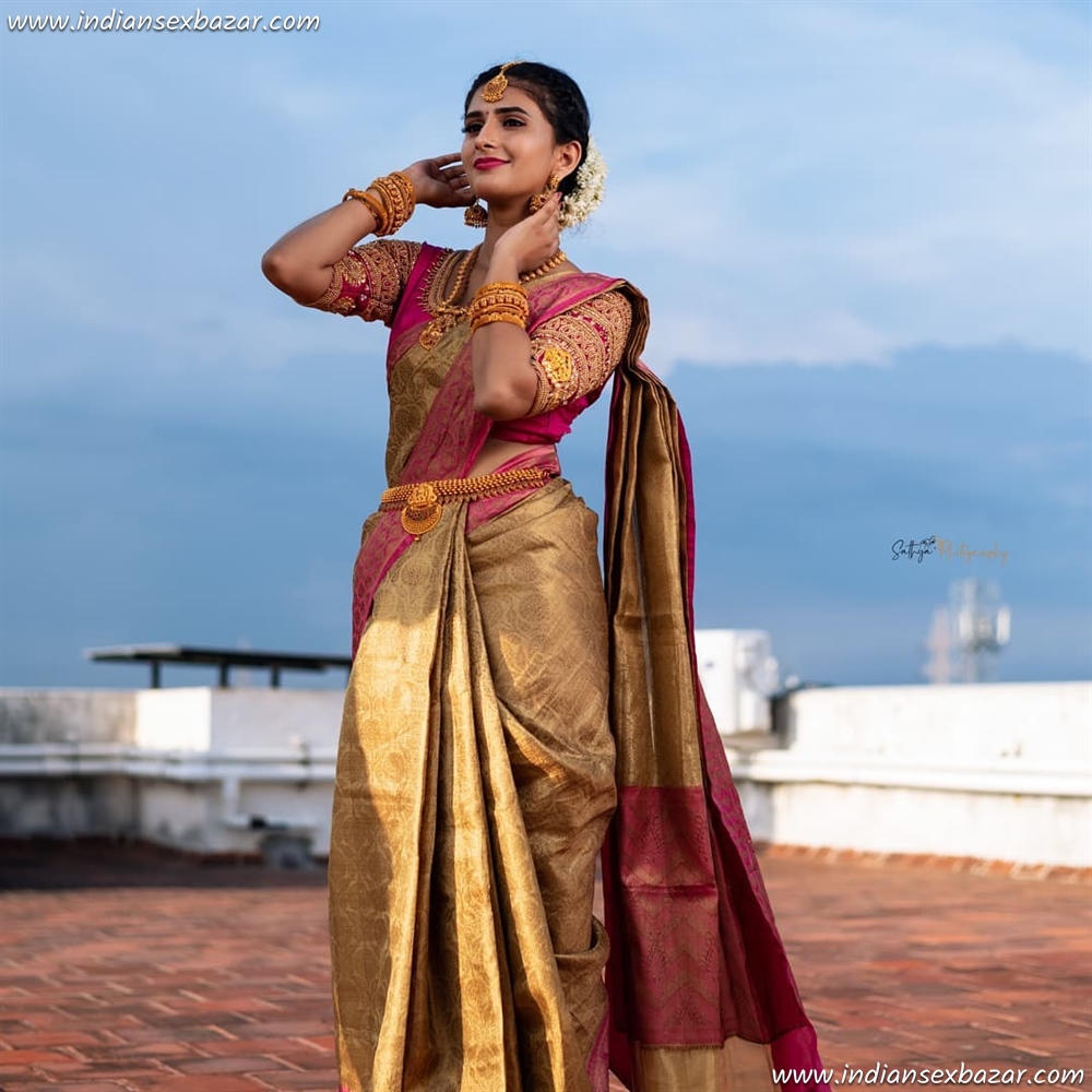 Sexy-Chennai-Bride-in-Saree-Blouse-Full-HD-Pics-Bridal-Makeup-Dress-Jewellery-2