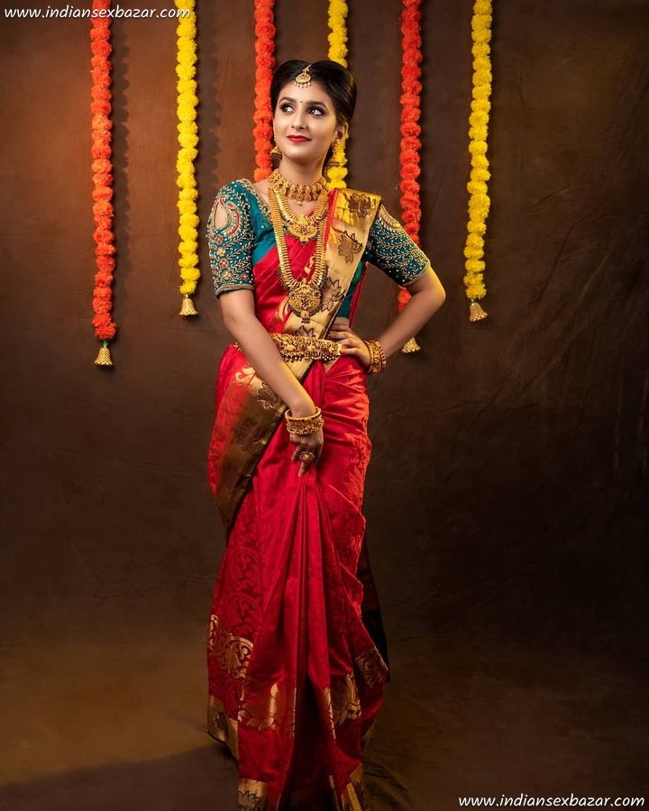 Sexy-Chennai-Bride-in-Saree-Blouse-Full-HD-Pics-Bridal-Makeup-Dress-Jewellery-3