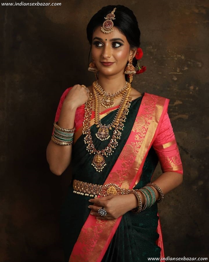 Sexy-Chennai-Bride-in-Saree-Blouse-Full-HD-Pics-Bridal-Makeup-Dress-Jewellery-4