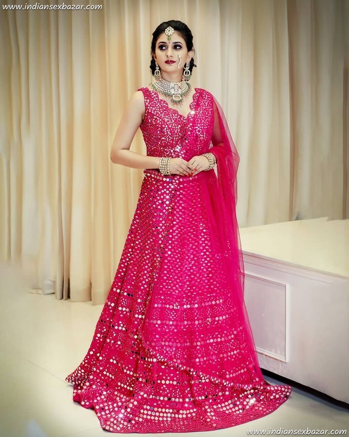 Sexy-Chennai-Bride-in-Saree-Blouse-Full-HD-Pics-Bridal-Makeup-Dress-Jewellery-6