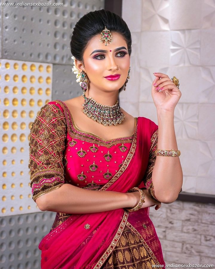 Sexy-Chennai-Bride-in-Saree-Blouse-Full-HD-Pics-Bridal-Makeup-Dress-Jewellery-7