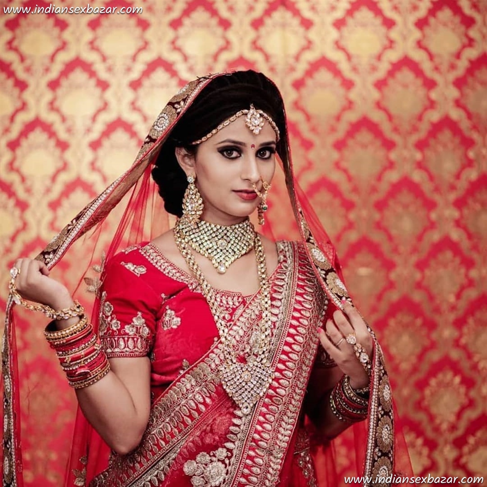 Sexy-Chennai-Bride-in-Saree-Blouse-Full-HD-Pics-Bridal-Makeup-Dress-Jewellery-8