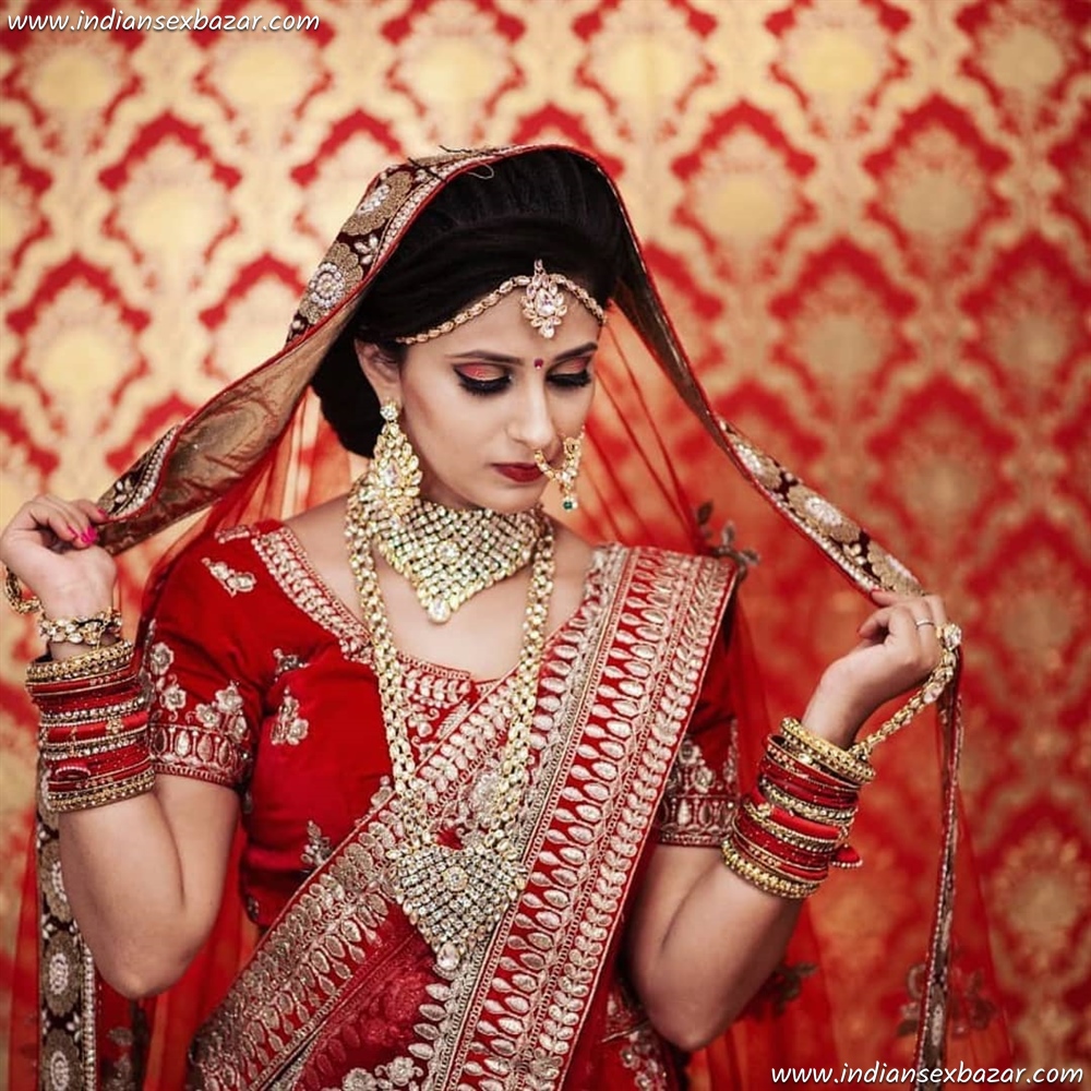 Sexy-Chennai-Bride-in-Saree-Blouse-Full-HD-Pics-Bridal-Makeup-Dress-Jewellery-9