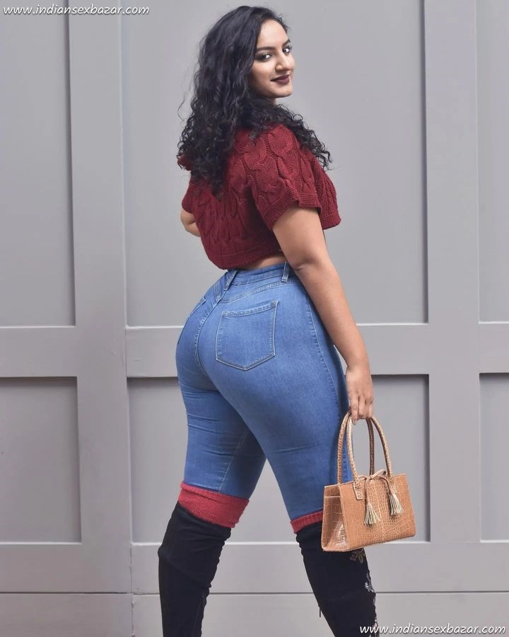 Beautiful Indian College Girls Big Hips Back Side Sexy Full HD Image Gallery (2)