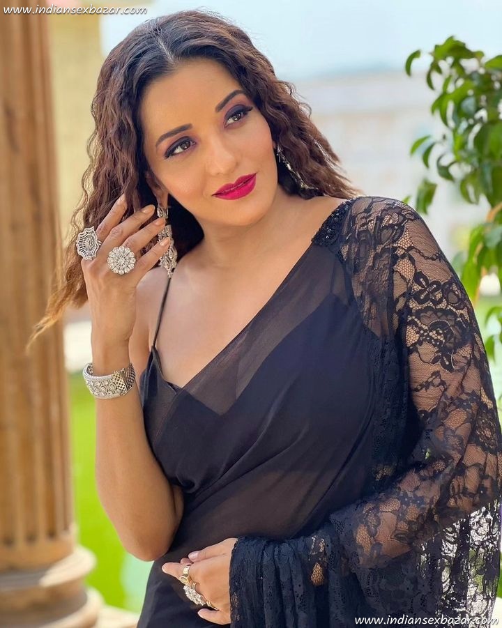 Hot-Bhojpuri-Television-Actress-Antara-Biswas-Monalisa-in-Backless-Blouse-Black-Saree-HD-Pictures-1