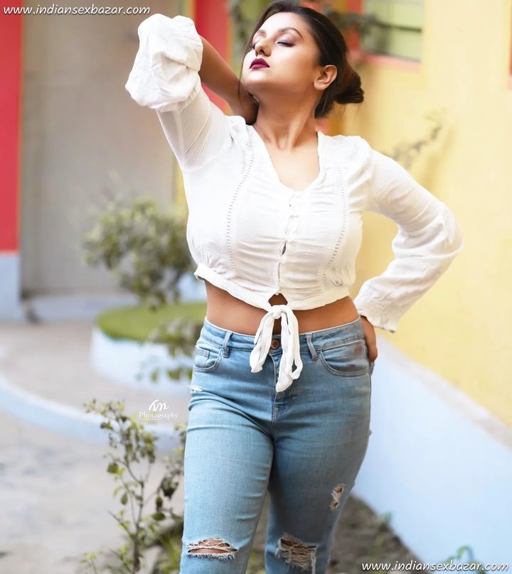 Indian Girl Stripping Jeans T Shirts Becoming Nude Hot and Sexy Photos Download (12)