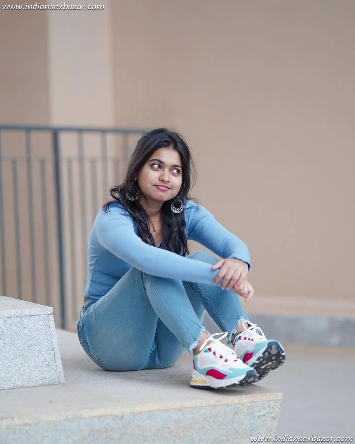 Indian Girl Stripping Jeans T Shirts Becoming Nude Hot and Sexy Photos Download (9)
