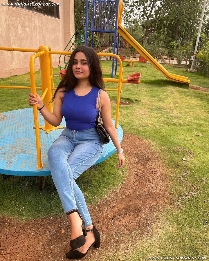 Jeans-Pant-and-Top-Exploring-Inner-Beauty-of-Indian-Girls-Full-HD-Royalty-Free-Stock-Images-14