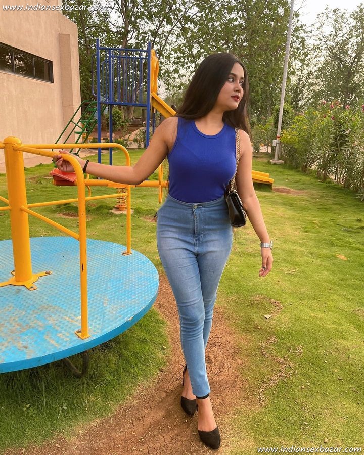 Jeans-Pant-and-Top-Exploring-Inner-Beauty-of-Indian-Girls-Full-HD-Royalty-Free-Stock-Images-15