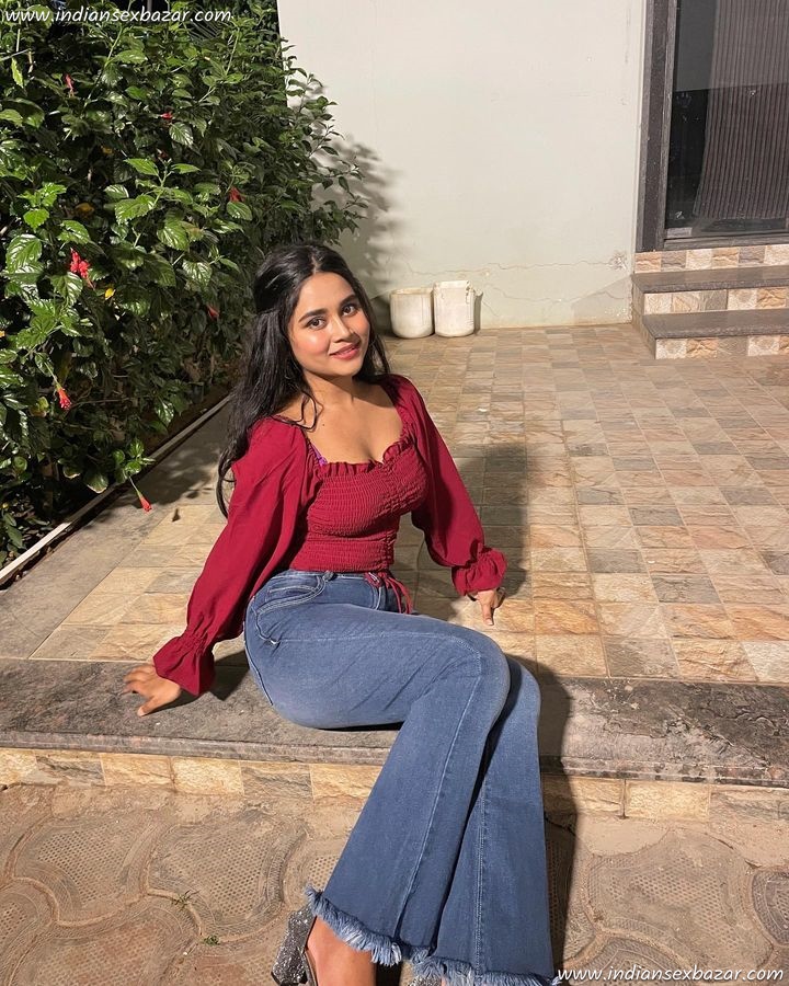 Jeans-Pant-and-Top-Exploring-Inner-Beauty-of-Indian-Girls-Full-HD-Royalty-Free-Stock-Images-19