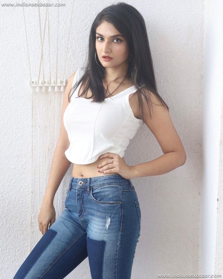 Jeans-Pant-and-Top-Exploring-Inner-Beauty-of-Indian-Girls-Full-HD-Royalty-Free-Stock-Images-2
