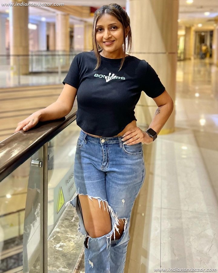 Jeans-Pant-and-Top-Exploring-Inner-Beauty-of-Indian-Girls-Full-HD-Royalty-Free-Stock-Images-28