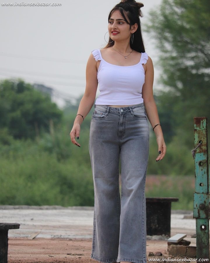 Jeans-Pant-and-Top-Exploring-Inner-Beauty-of-Indian-Girls-Full-HD-Royalty-Free-Stock-Images-8