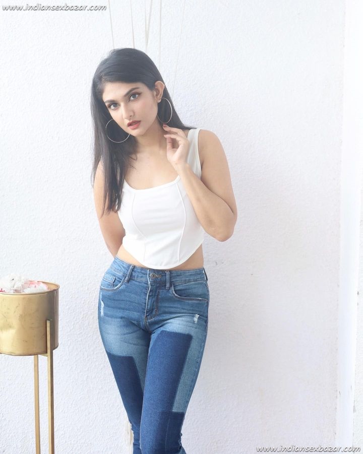 Jeans-Pant-and-Top-Exploring-Inner-Beauty-of-Slim-Indian-School-Girls-Free-High-Definition-Photos-1